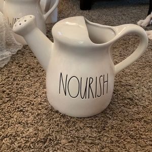 Rae Dunn ‘nourish’ watering can style